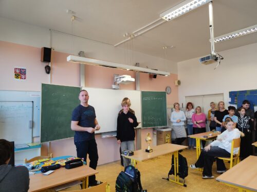 512b17e9-20db-4d04-bd0c-871ab3a119ce